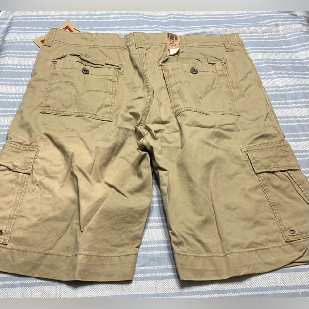 NWT Levi’s khaki colored cargo shorts. - Picture 3 of 3